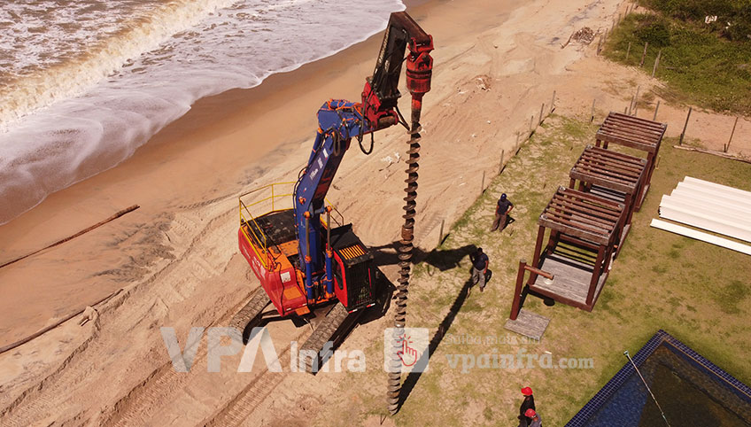 Cravação de “Estaca de PVC com auxílio de Drill Perfuratriz